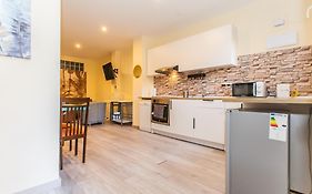 Increible Apartamento Reformado En El Brooklyn Madrileno